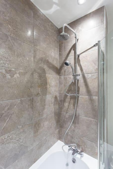 Polly'S Place Apartment Taunton & Free Off Road Parking & Wifi Extérieur photo