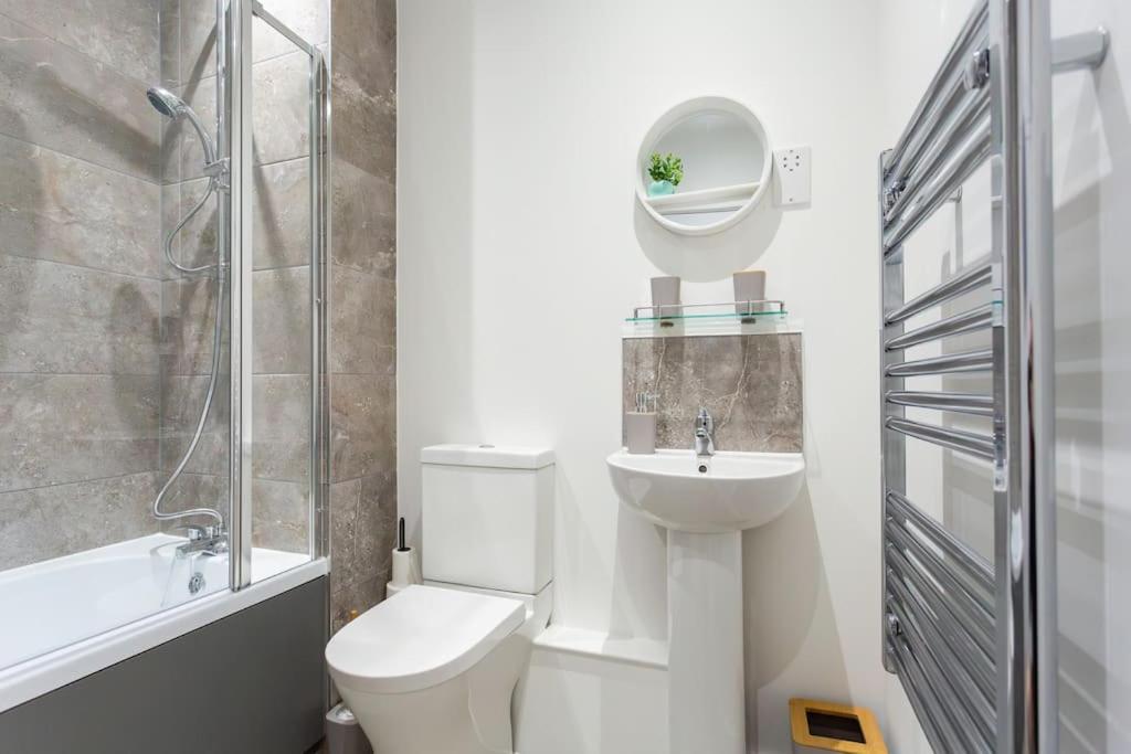 Polly'S Place Apartment Taunton & Free Off Road Parking & Wifi Extérieur photo